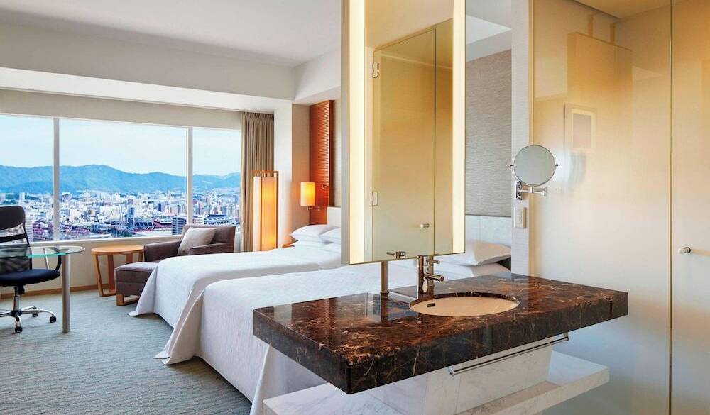 クラブルーム ダブルベッド2台 / 3