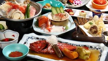 旅館のお食事処 / 4