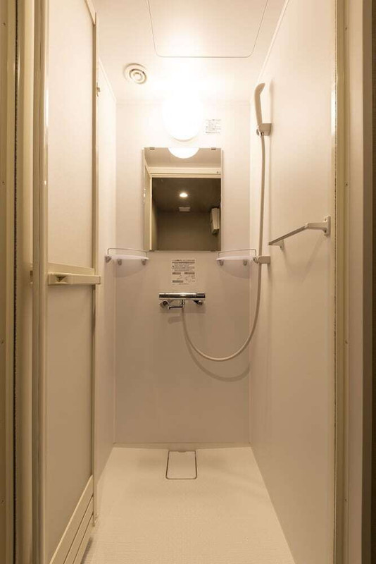 バスルームのシャワー