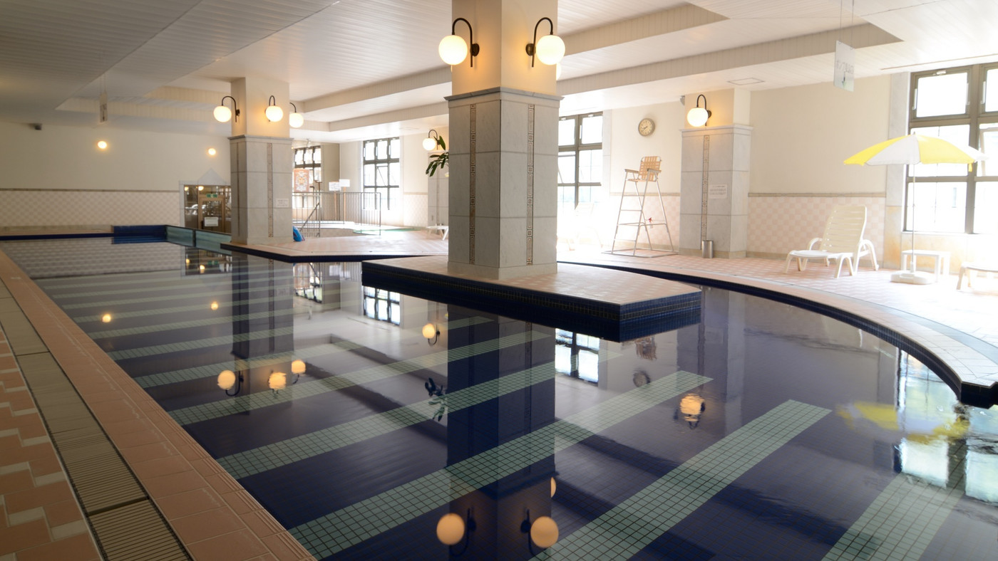 プールで体を動かし、フィンランド式サウナでととのう。3658621