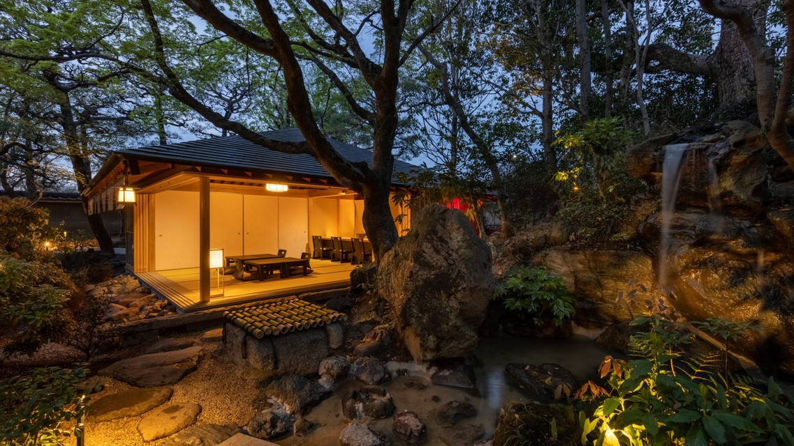 BAR離れ「八重一重」