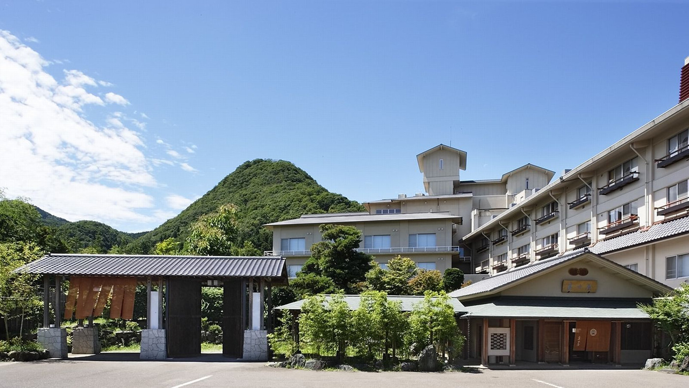 冬限定の「ズワイガニ三昧プラン」と自家源泉が評判の宿4249018