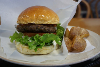 「コアラ島バーガー」料理 899192 島チーズバーガー。淡路牛パティの存在感はなかなかのもの
