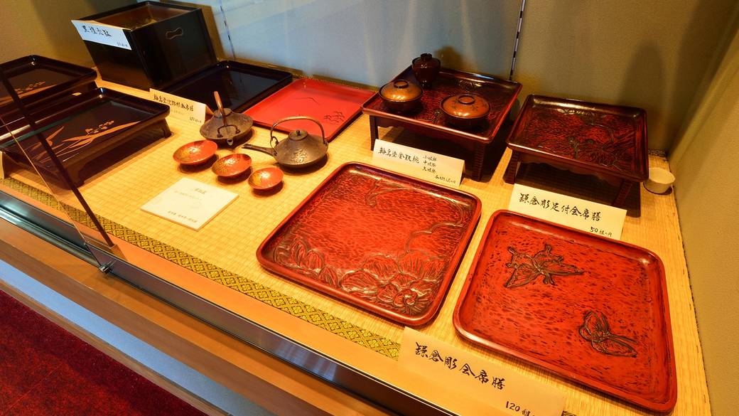 館内で歴史探訪
貴重な資料と品 / 3