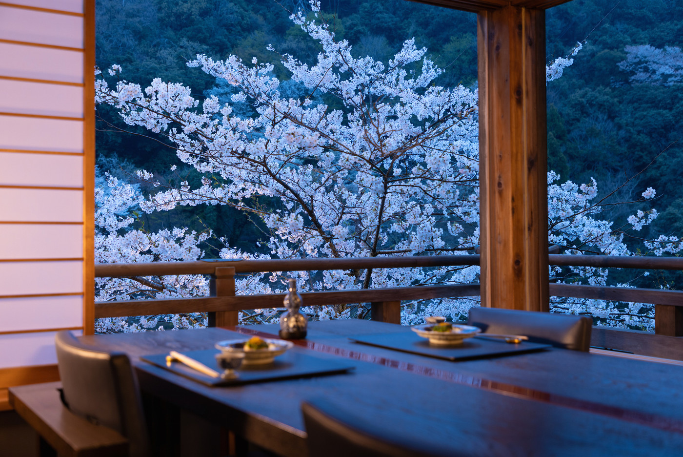 花見弁当、春の会席、夜桜ディナー。景色と共に食事を楽しみましょ3439963