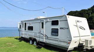 トレーラーハウスB