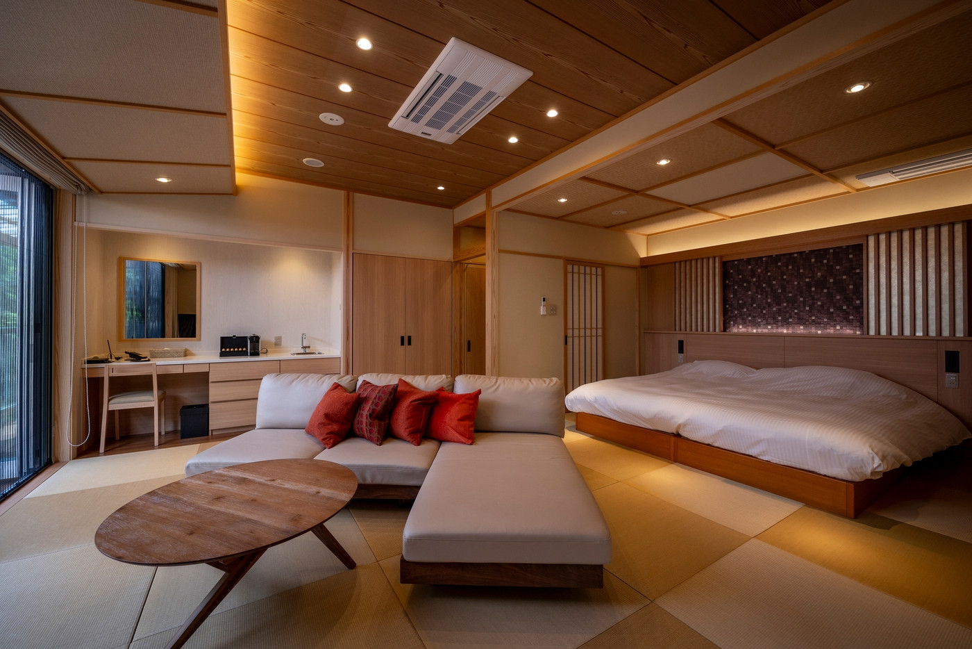 客室12室のみの優雅な空間！大きな露天風呂を2人占めできるのもうれしい3998052