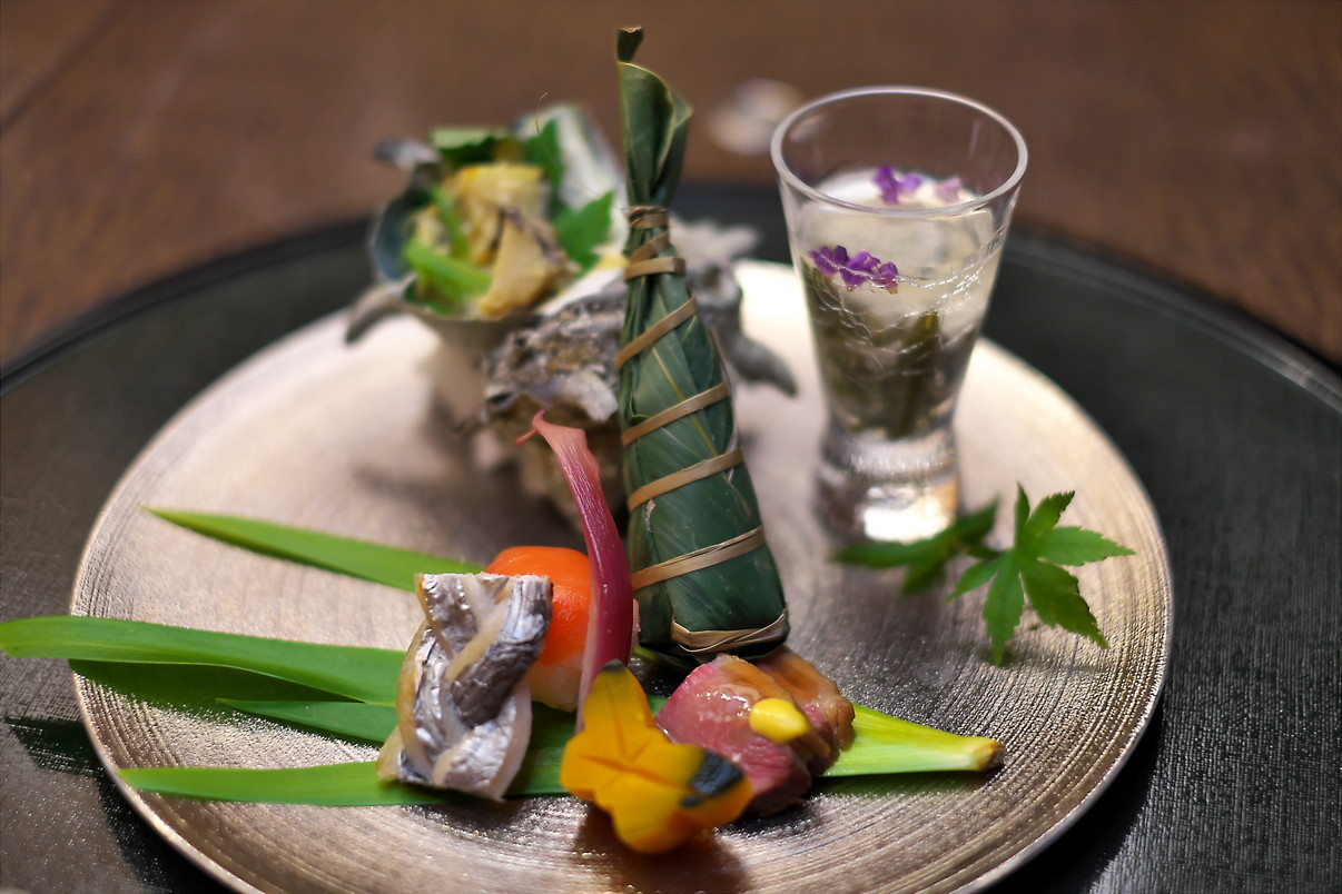 「あせび野」 料理 50546711 生麩のちまき、鴨ロース、さざえ、じゅんさいなど。