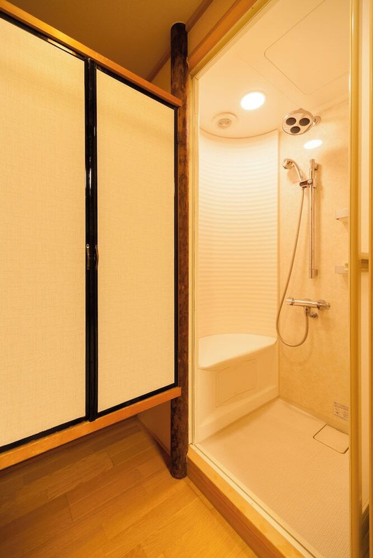 バスルームのシャワー