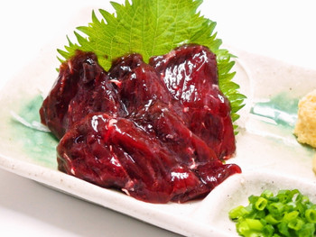 「鳥園」 料理 151550782 【鯨刺し】創業より愛される昭和の味。