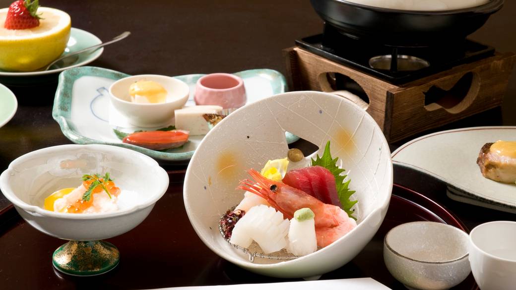 お部屋食で
美酒美食を堪能 / 2