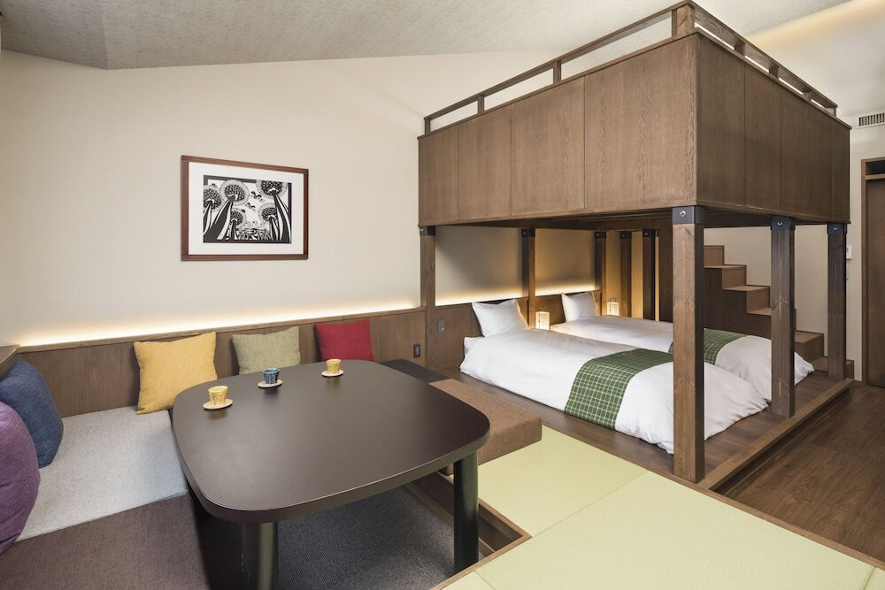 客室内のダイニングエリア