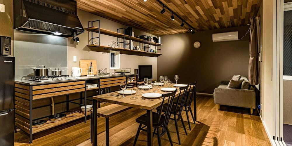 客室内のダイニングエリア