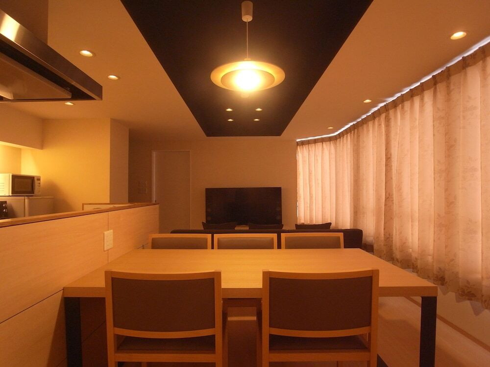 客室内のダイニングエリア