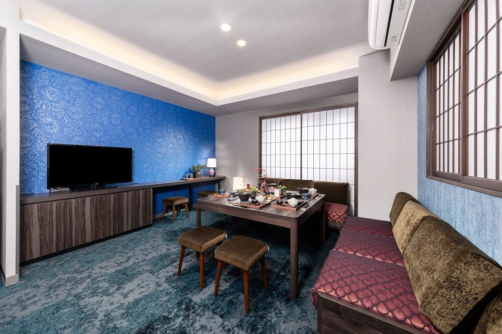 客室内のダイニングエリア