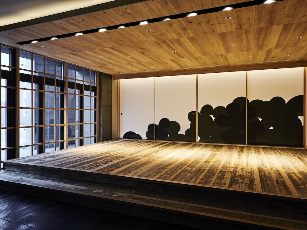 館内の檜舞台で、気軽に伝統芸能体験を4070705