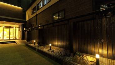 施設の入り口 / 13