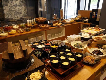 充実のルームサービスで優雅な夜を過ごして3531252