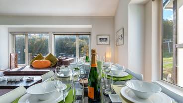 客室内のダイニングエリア / 9