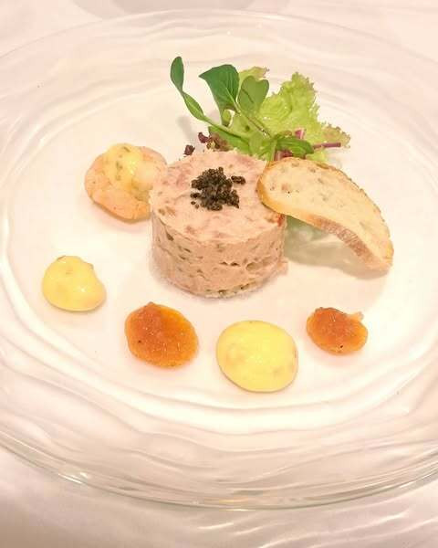 夕食は友達と、「パシフィコ横浜」内のレストラン 「DANZERO(ダンゼロ)」へ。フレンチコースをいただきました。 / 3