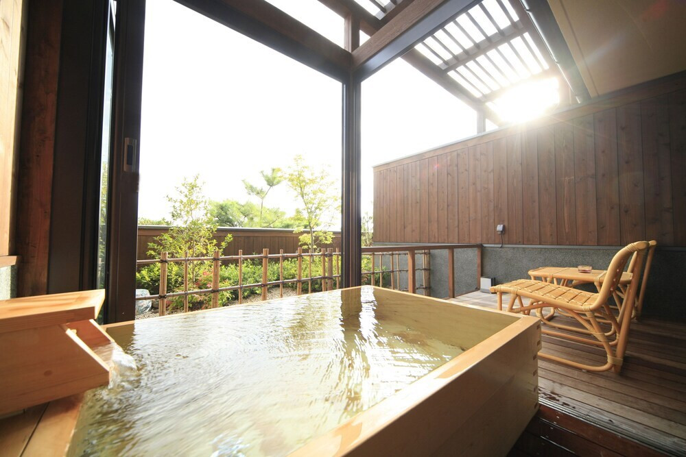 自然豊かな若草山に立地し、奈良の町を見おろす絶景の宿3930792