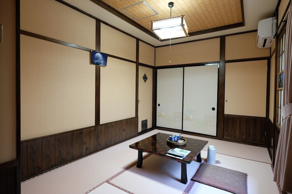 客室内のダイニングエリア