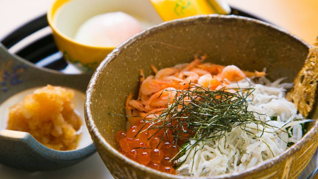 朝食も部屋食で
品数豊富で満足度◎ / 3