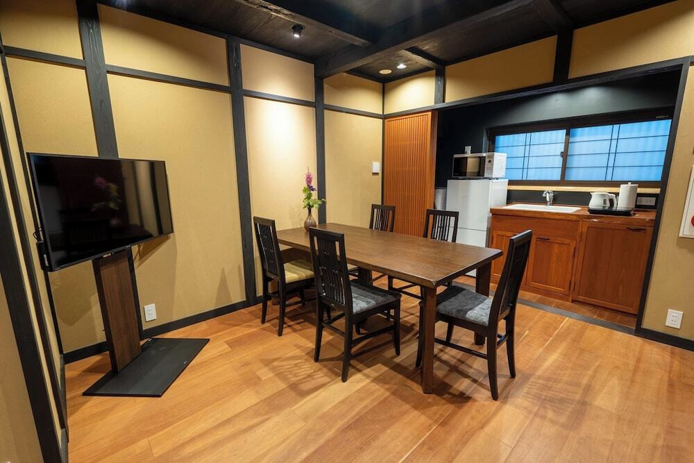 客室内のダイニングエリア