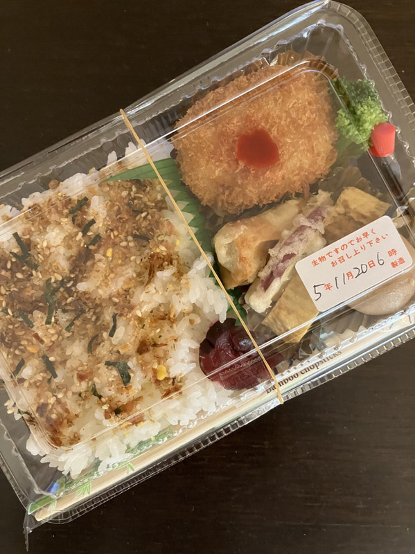朝食として提供されるお弁当