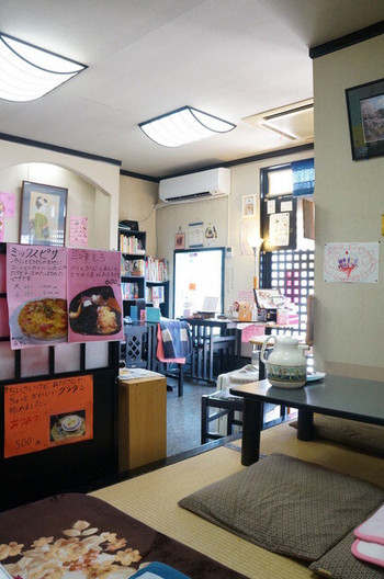 「うらら」内観 1223891 あったかい雰囲気の店内♪