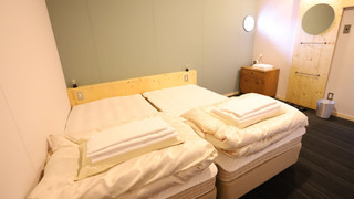 スタンダード ツインルーム (共用シャワールーム、ベッドメイクはセルフとなります) (添い寝料金 7-12歳 2,000円, 0-6歳 無料)