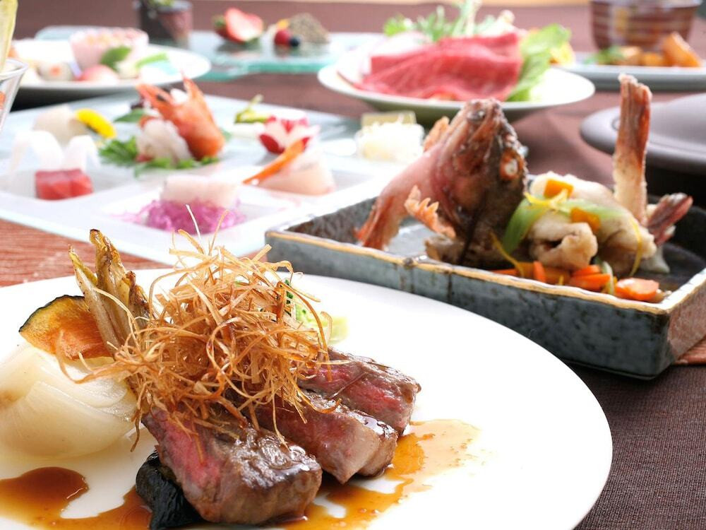 青い海と夜景を眺めるテラスにうっとり！温水プールも楽しめるホテル4262030