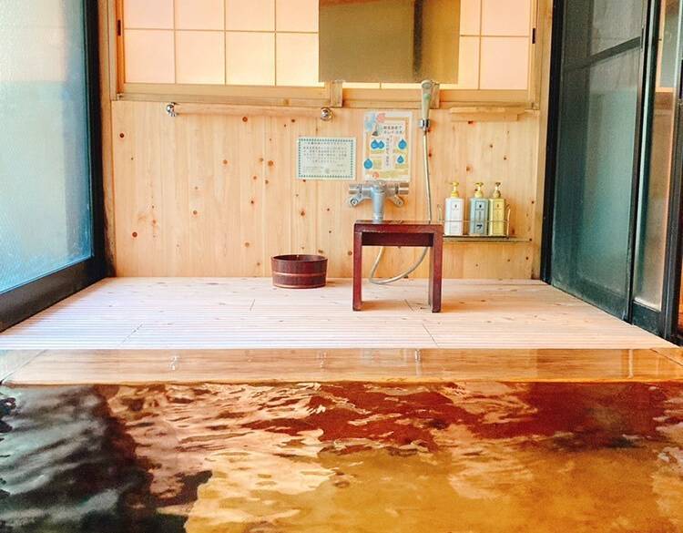 朝日を浴びる
目覚めの朝風呂へ / 2