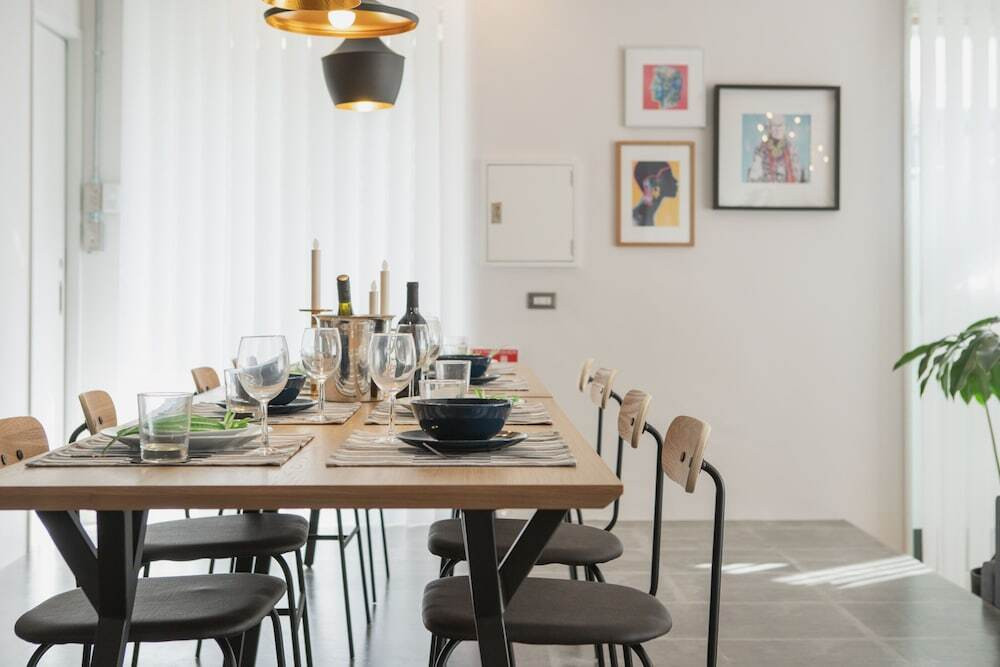 客室内のダイニングエリア