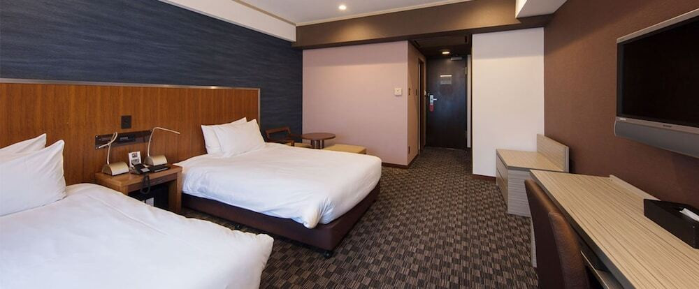 ゴージャスなお部屋に泊まって、夢のひととき3487915