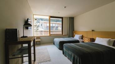 客室 / 8