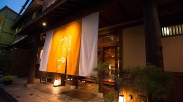 施設の入り口 / 23