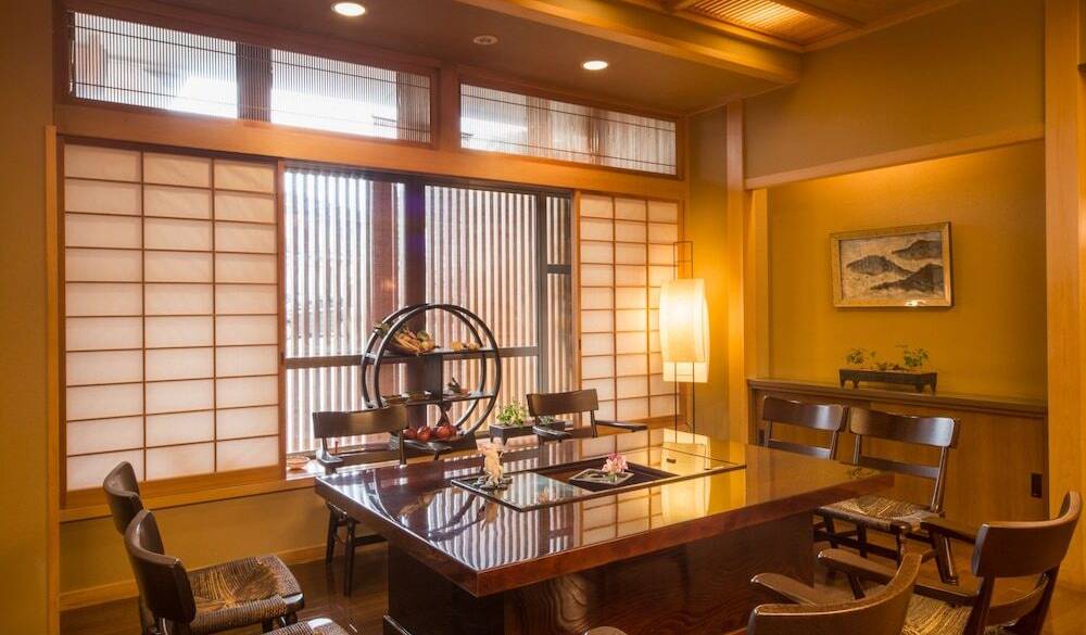 民芸調のロビー / 2