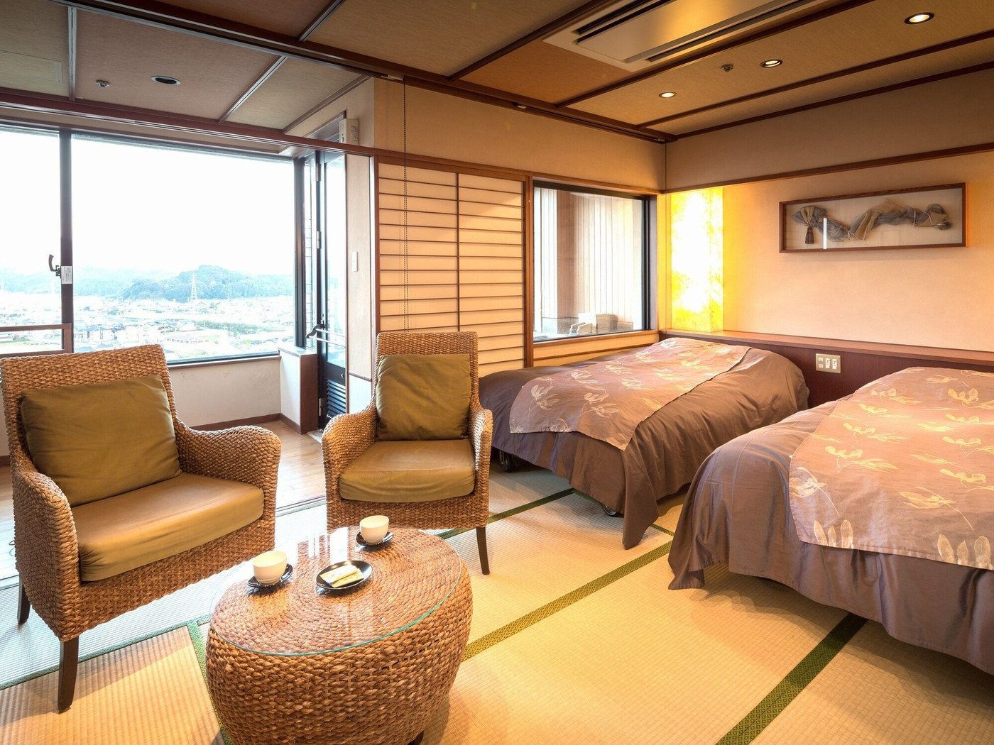 タワー棟の最上階客室から嬉野を一望3392841