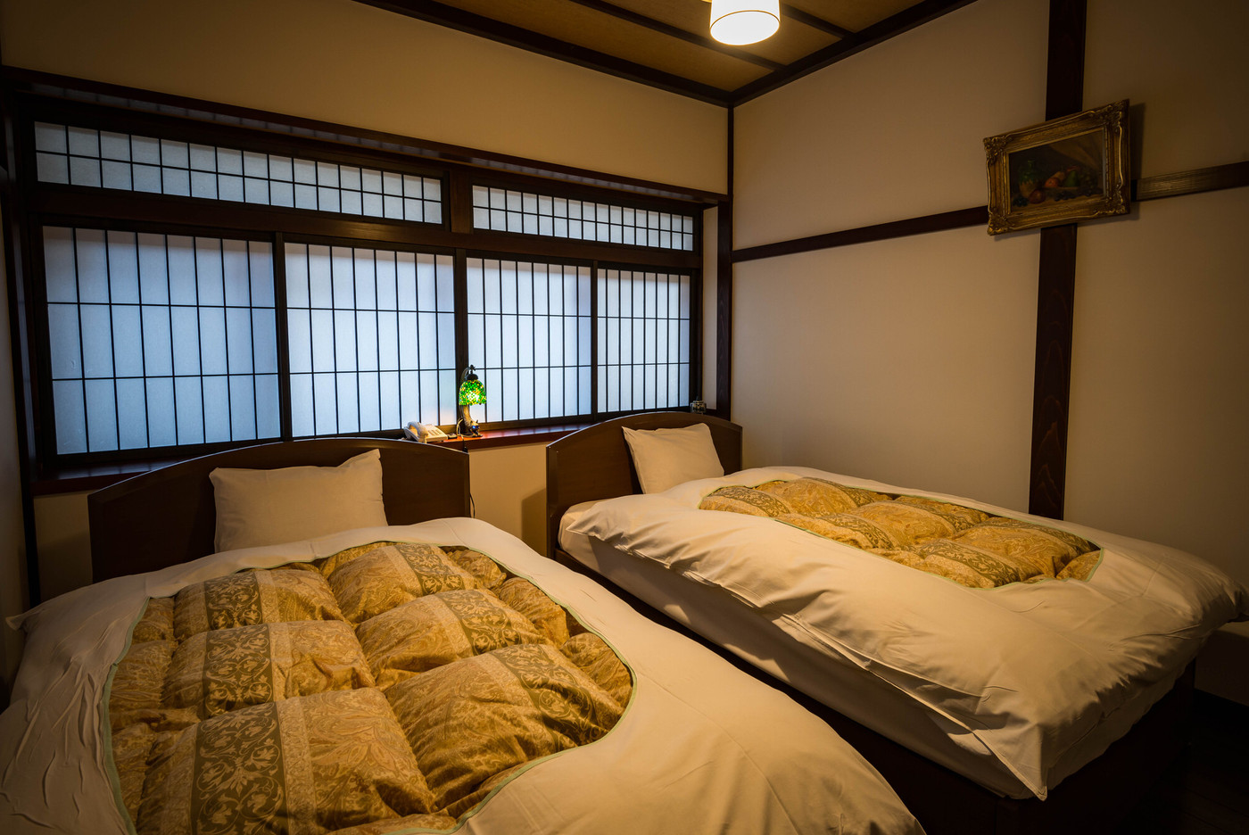 どこか懐かしい客室でボーっと海を眺めて3712252