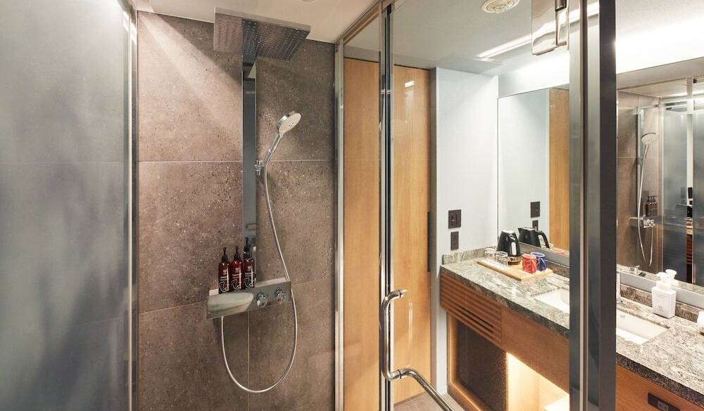 銀座を見下ろす
シックで機能的な客室 / 2