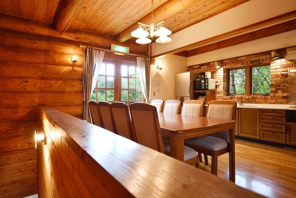 客室内のダイニングエリア