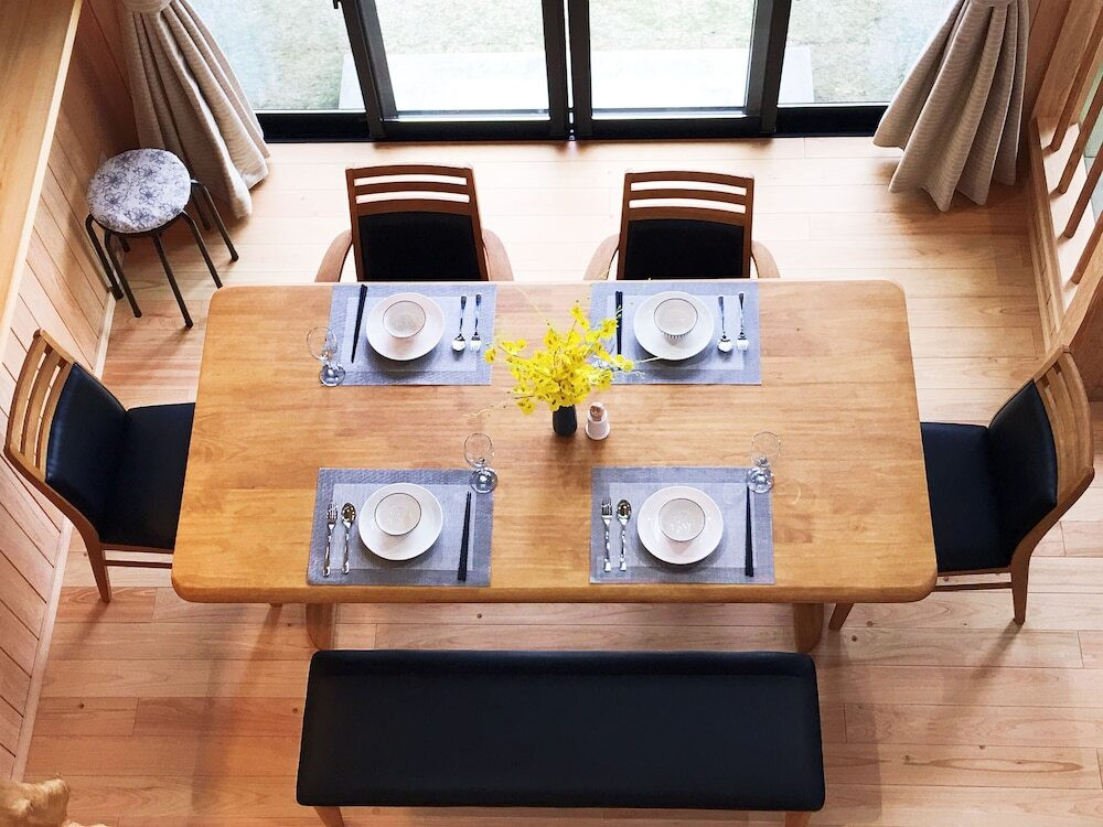 客室内のダイニングエリア