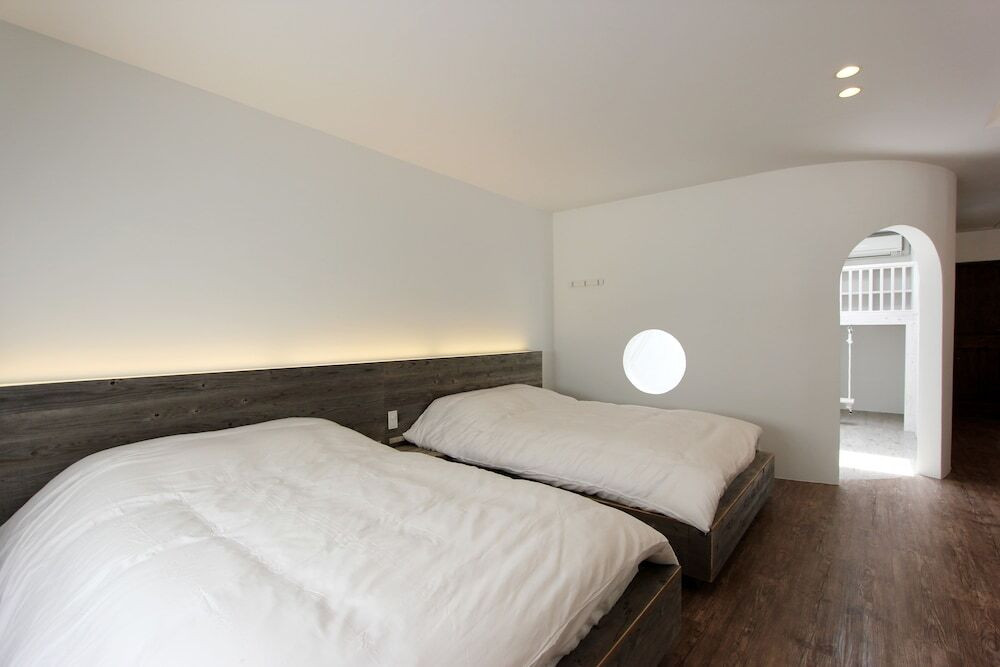 ダブルベッド　ベッドルーム