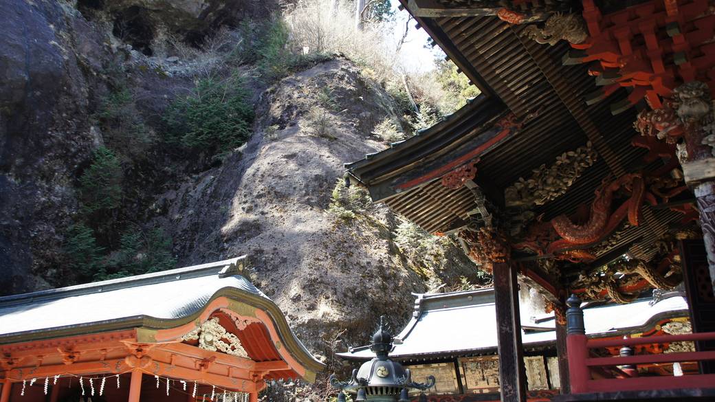 「榛名神社」で
そびえる奇岩に驚く / 2