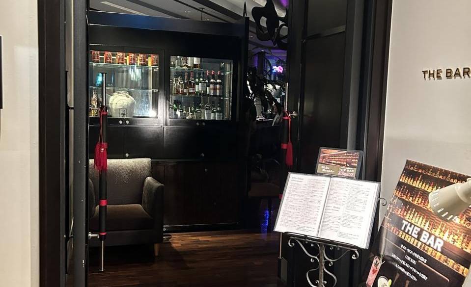 「THE BAR」入口 / 3