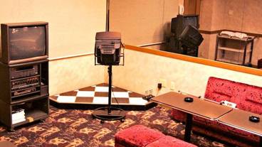 カラオケ ルーム / 3