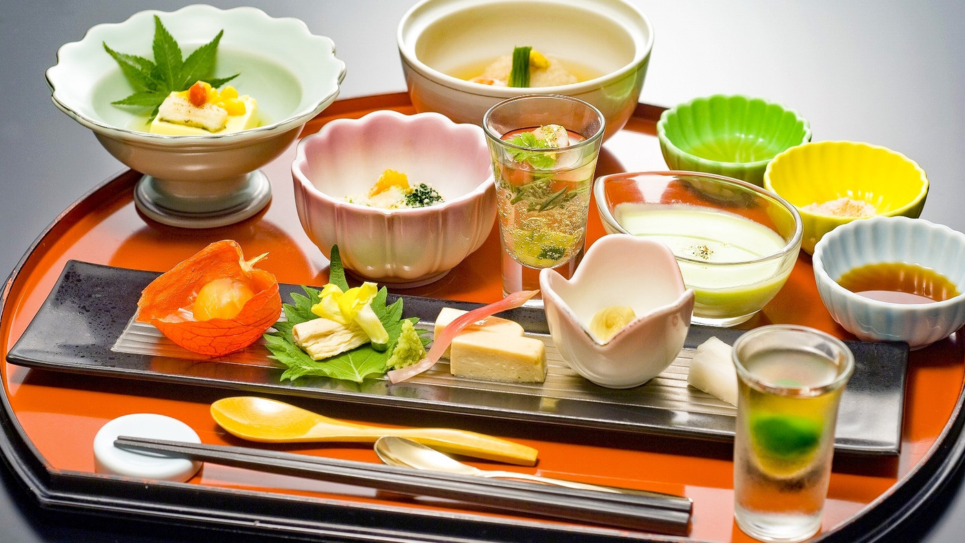 客室の露天風呂は地下約70ｍからくみ上げたミネラルウォーターを使用3563988