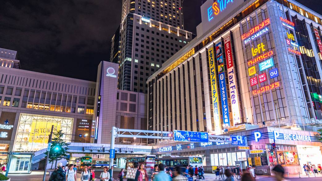 ホテル周辺には飲食店もたくさん / 1