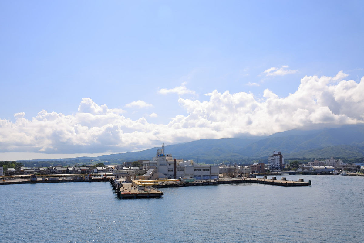 両津港ターミナル